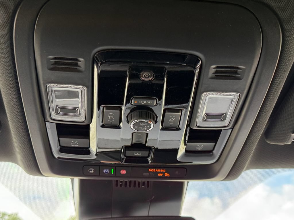 New 2026 Chevrolet Suburban Premier w/ Sun And Tow Package AWD/4WD image 19