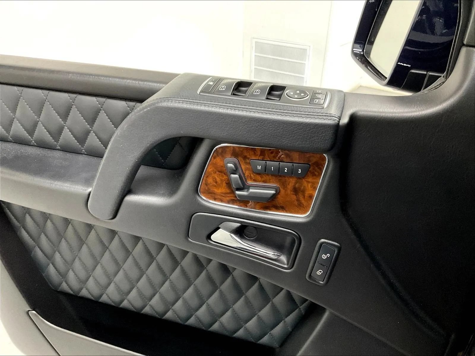 Used 2014 Mercedes-Benz G 63 AMG 4MATIC image 41