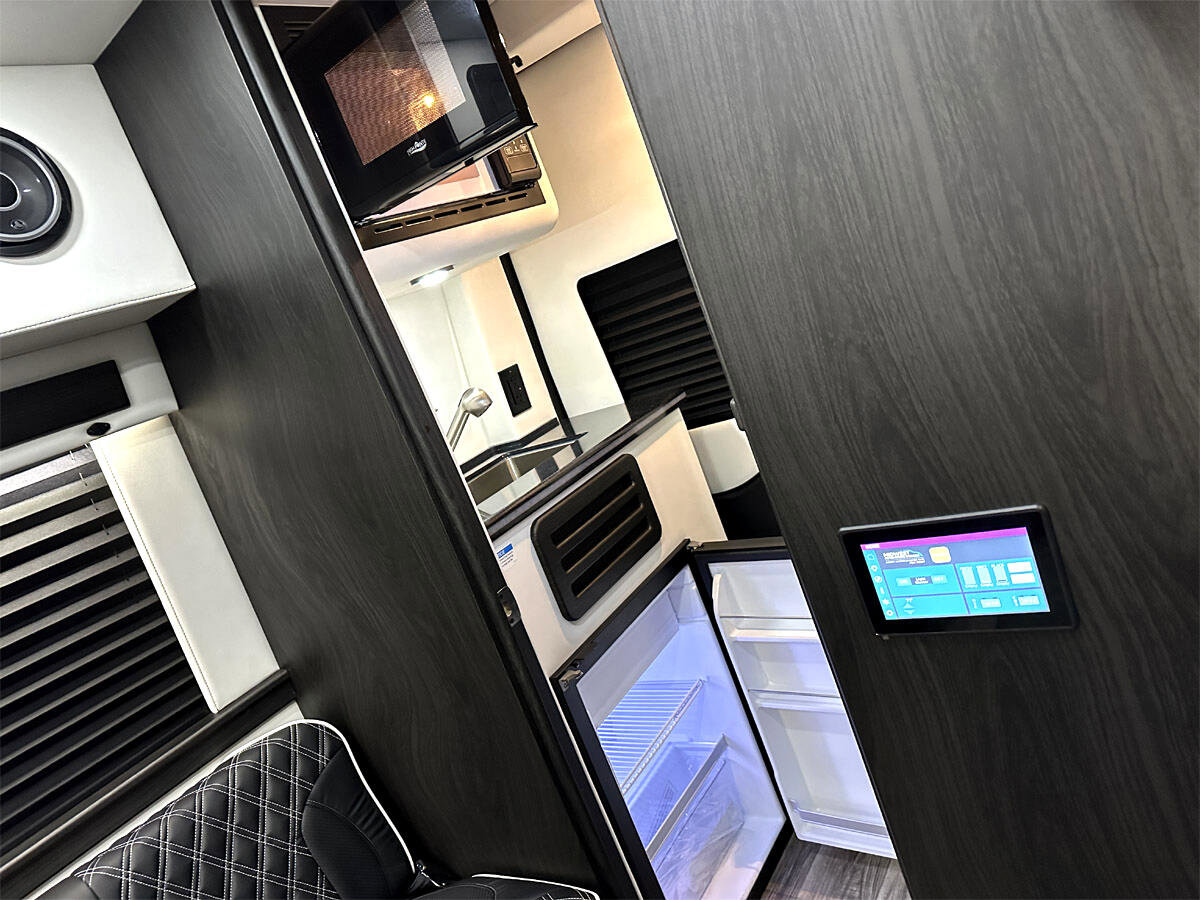 Used 2024 Mercedes-Benz Sprinter 3500 image 5