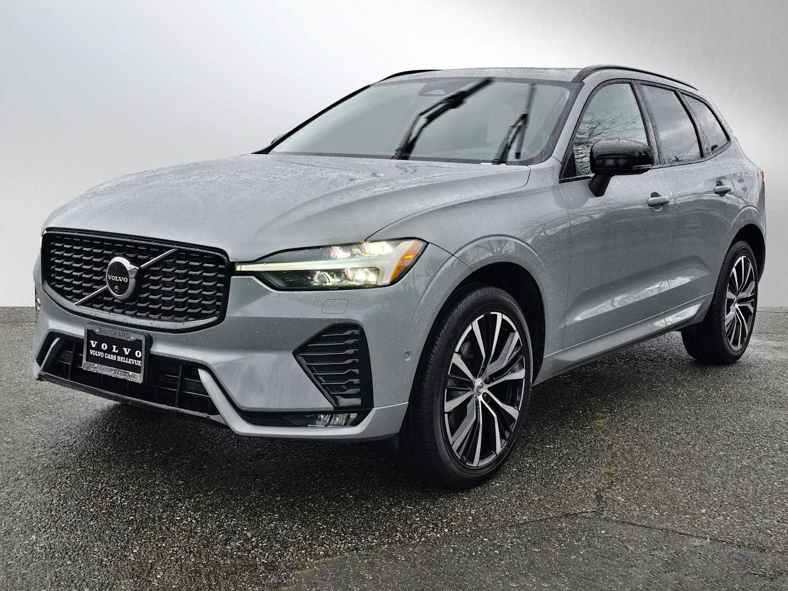 Certified 2025 Volvo XC60 B5 Plus image 7