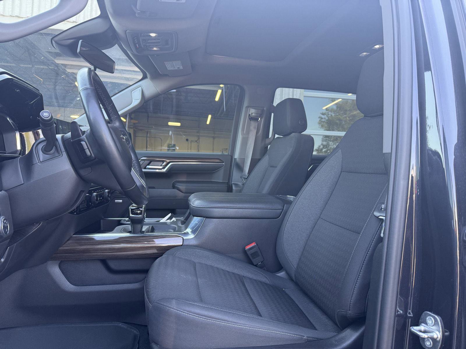 Used 2024 Chevrolet Silverado 1500 LT Trail Boss w/ Convenience Package II AWD/4WD image 9