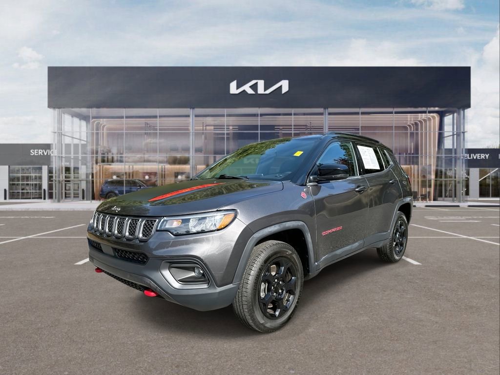 Used 2023 Jeep Compass Trailhawk image 4