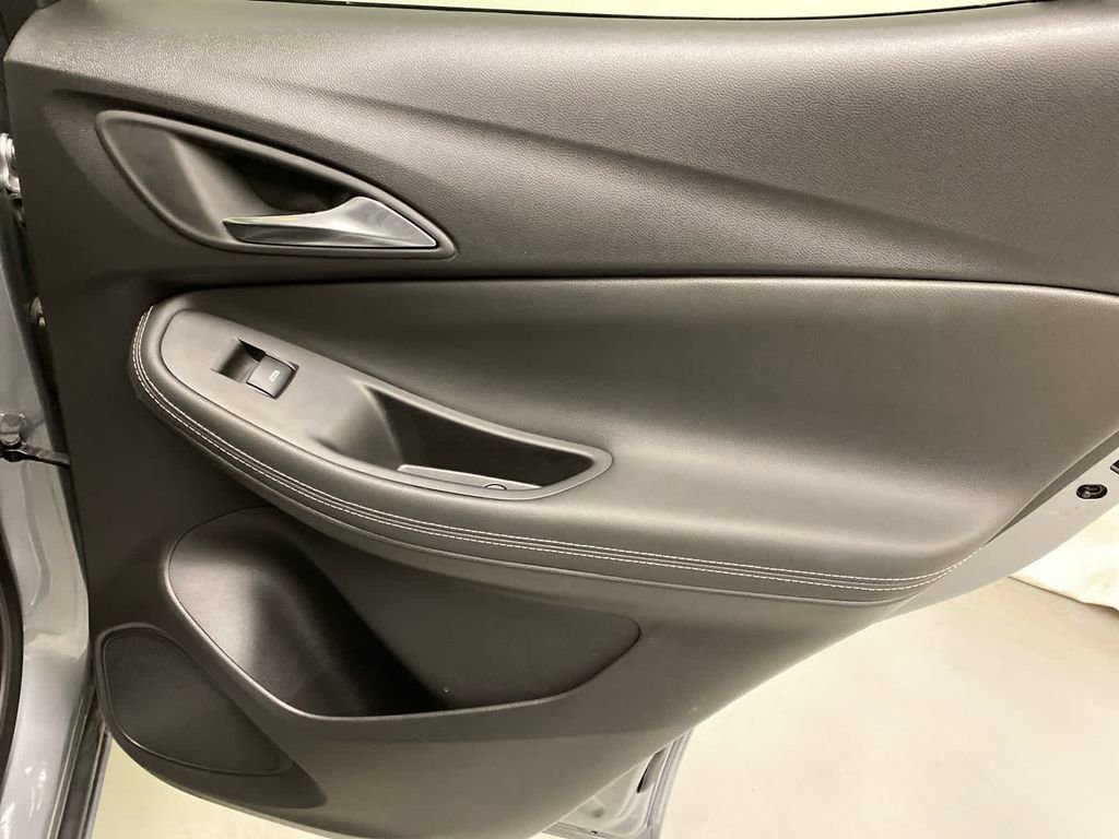 Used 2024 Buick Encore GX Avenir image 13