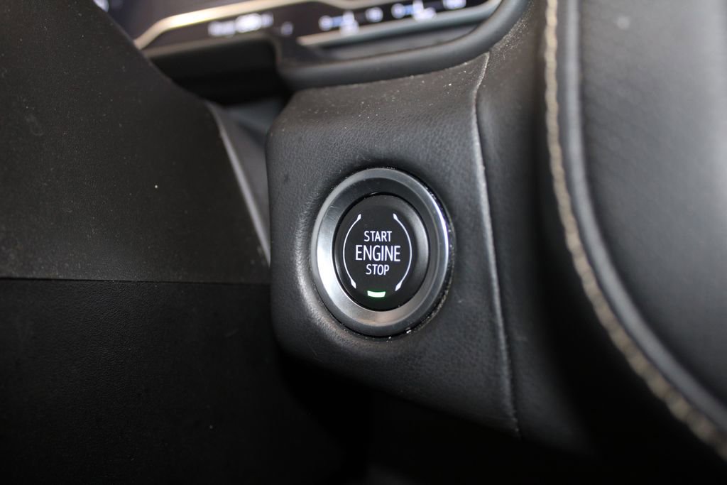 Used 2023 GMC Yukon XL SLT image 54