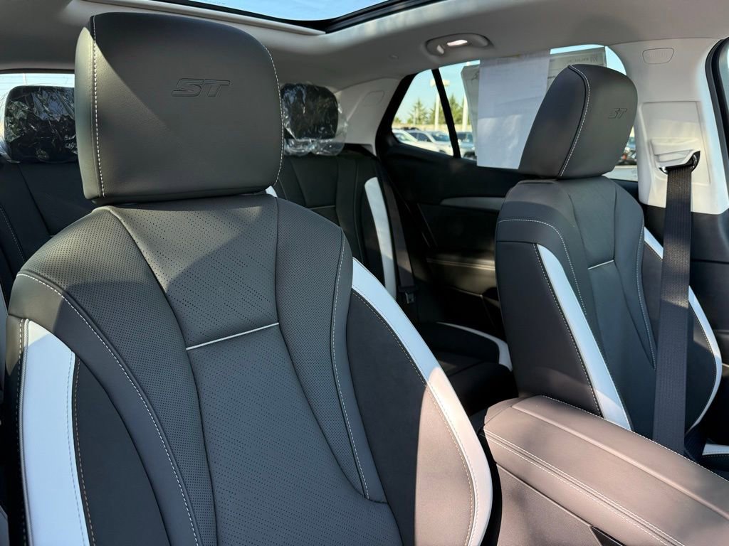 New 2025 Buick Envision Sport Touring image 31