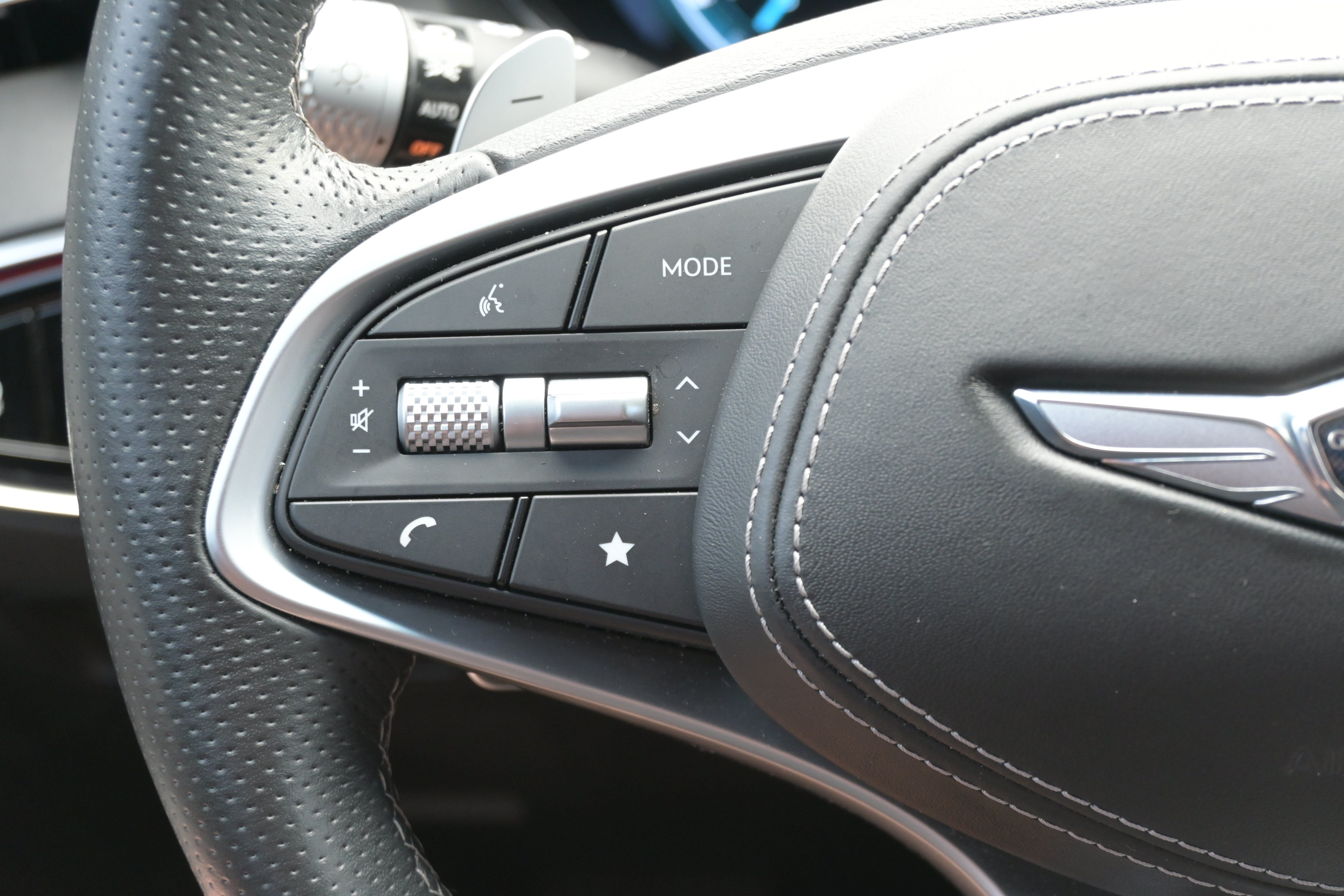 Used 2023 Genesis GV70 2.5T w/ Sport Prestige Package AWD/4WD image 18