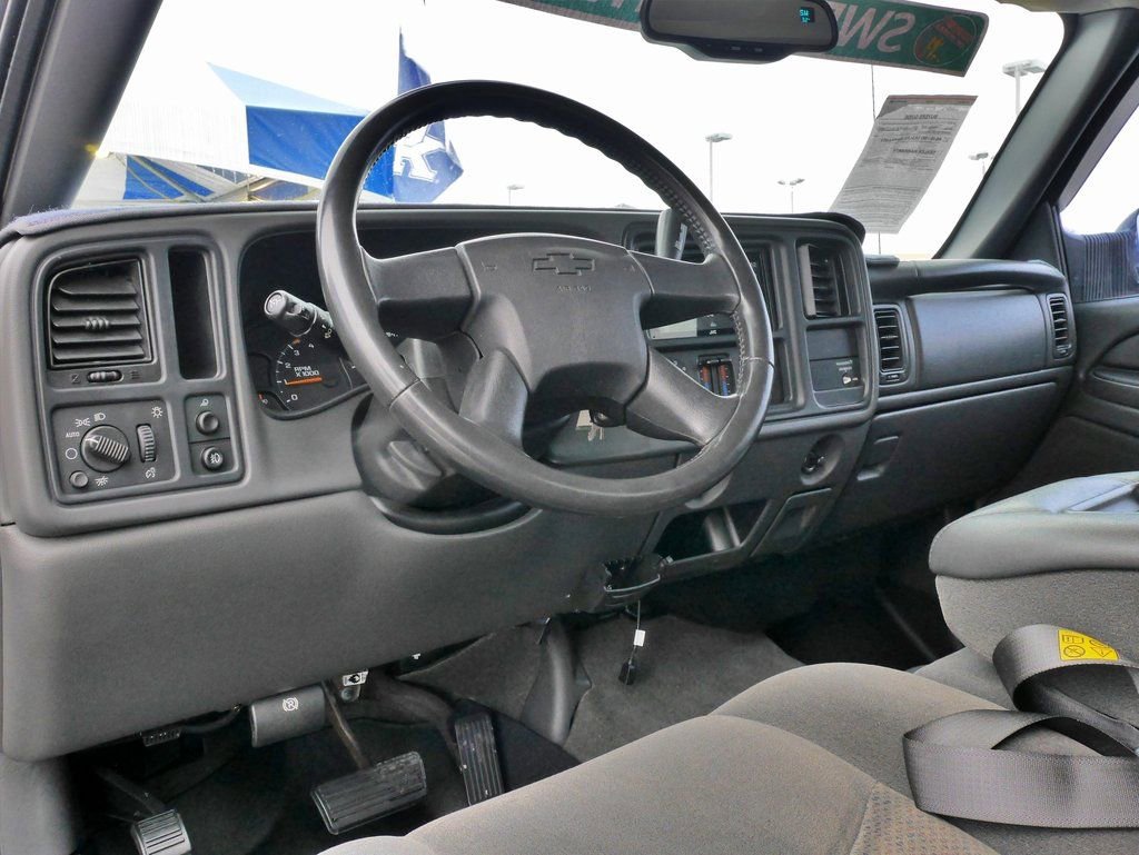 Used 2004 Chevrolet Silverado 2500 LS w/ Heavy-Duty Power Package image 18