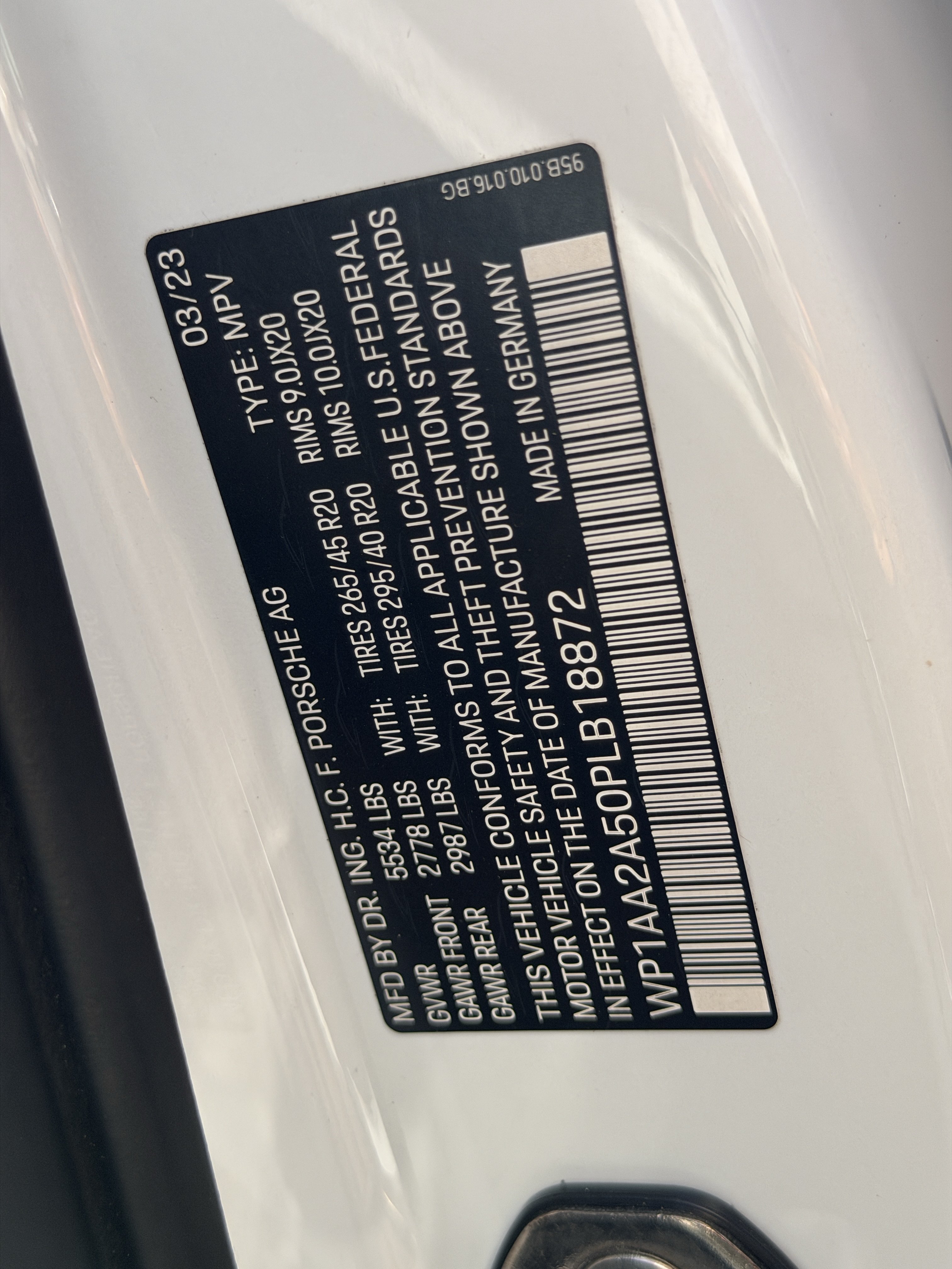 Used 2023 Porsche Macan AWD/4WD image 37