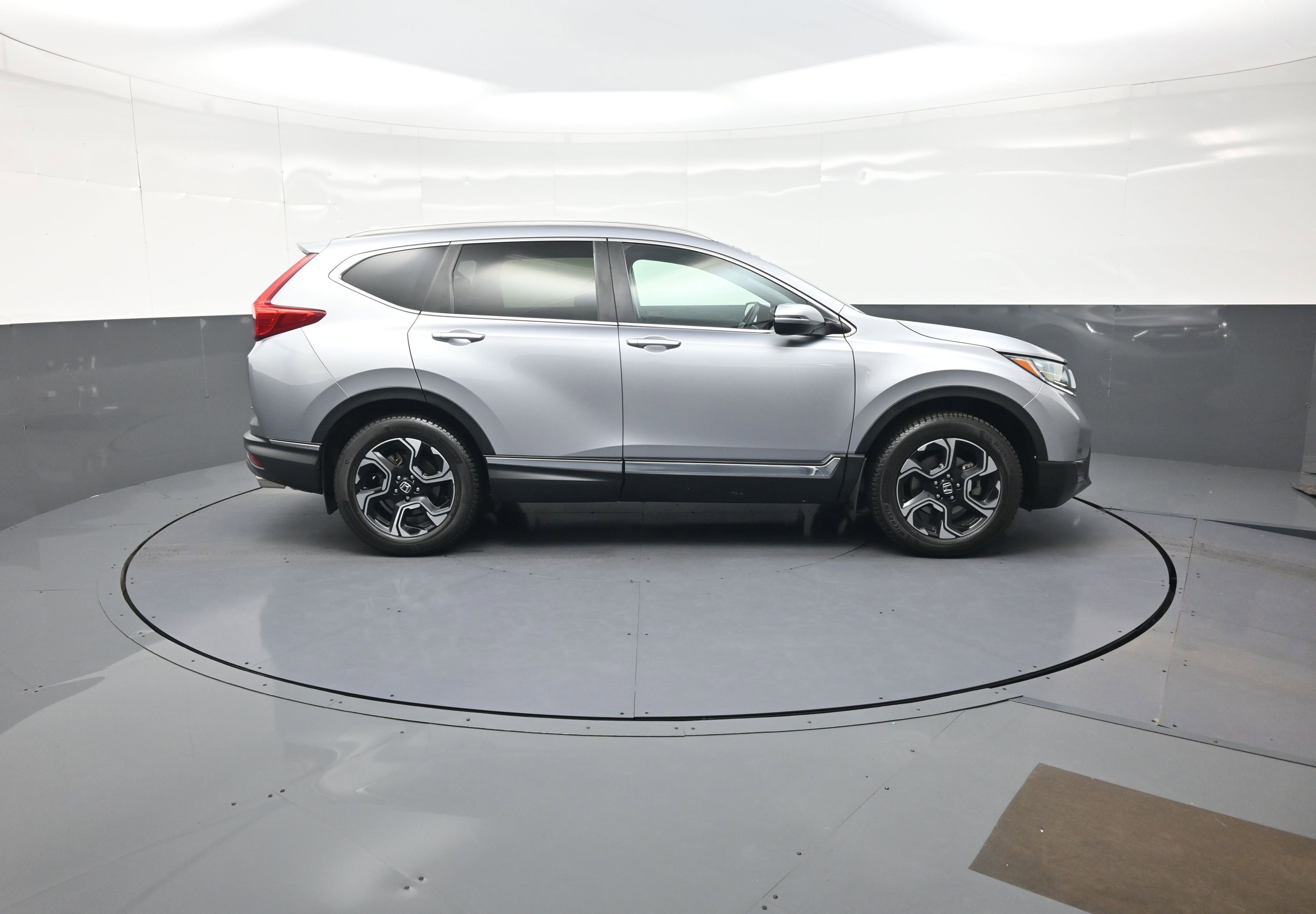 Used 2019 Honda CR-V Touring image 2