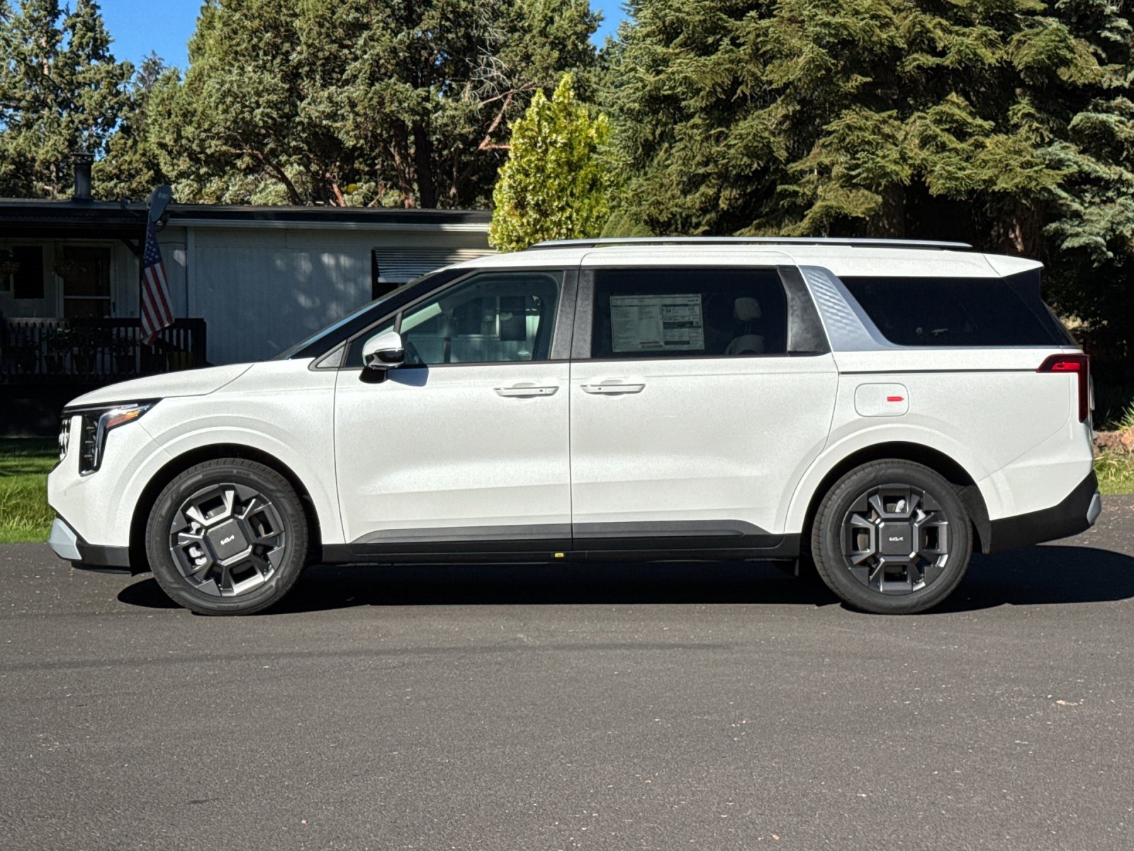 New 2026 Kia Carnival EX image 7