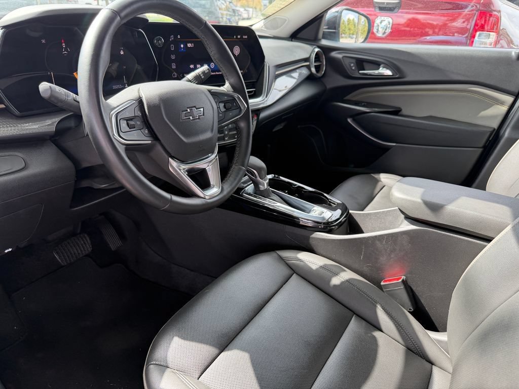 Used 2025 Chevrolet Trax ACTIV w/ Driver Confidence Package FWD image 20