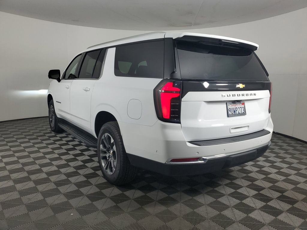 Used 2025 Chevrolet Suburban LS image 6