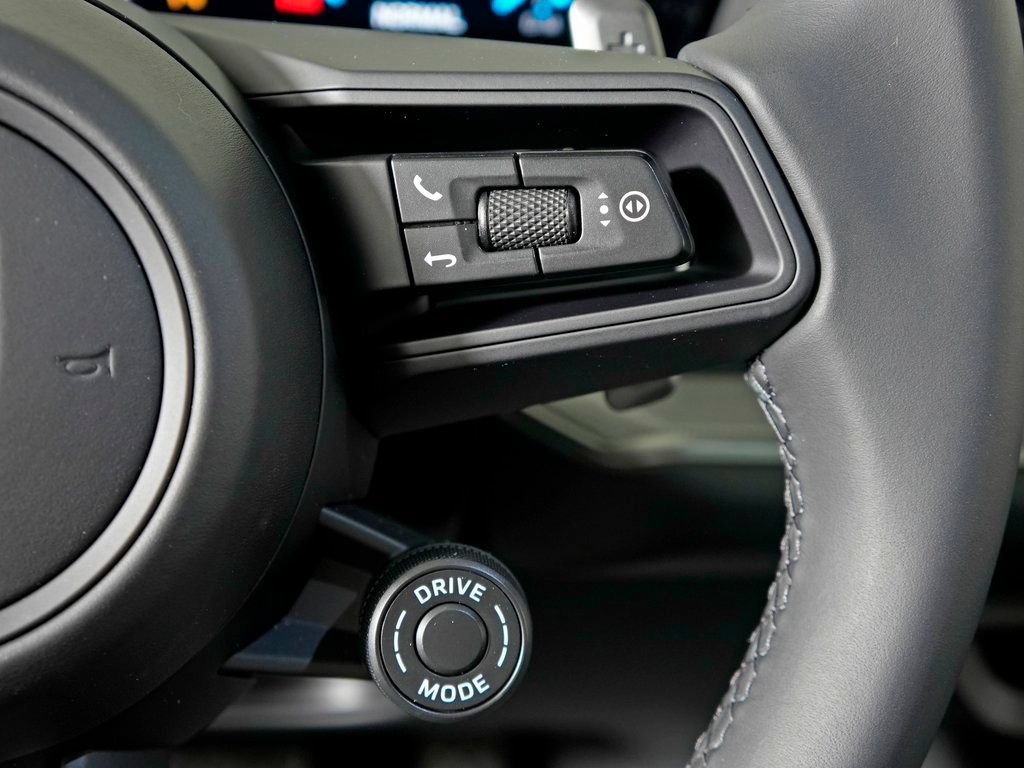 Certified 2026 Porsche Cayenne Coupe AWD/4WD image 25