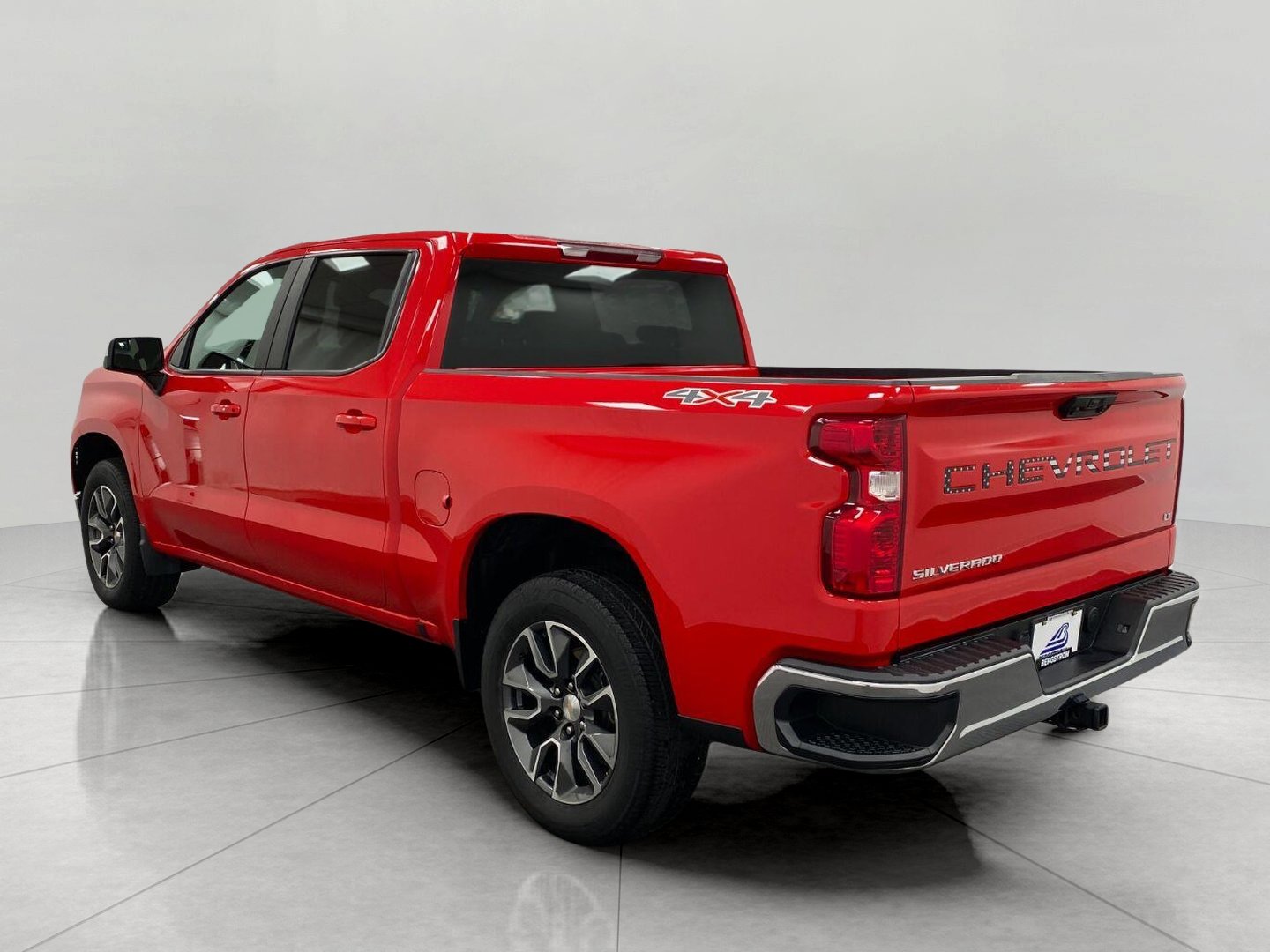 Used 2024 Chevrolet Silverado 1500 LT AWD/4WD image 7