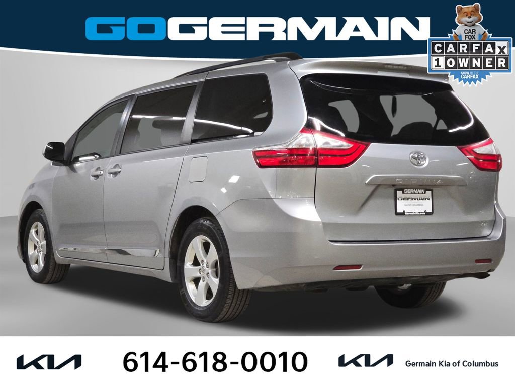 Used 2017 Toyota Sienna LE image 11