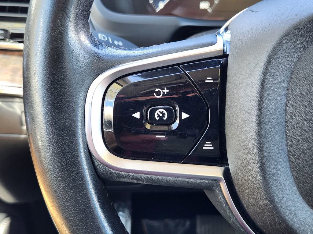 Used 2016 Volvo XC90 T6 Momentum w/ Momentum Plus Package AWD/4WD image 19