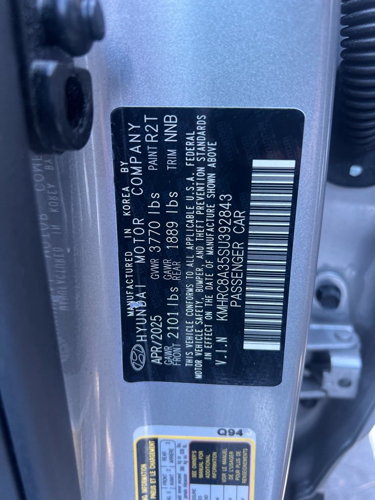 Used 2025 Hyundai Venue SEL FWD image 4
