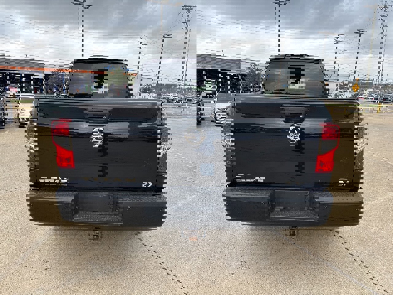 Used 2018 Nissan Titan SV w/ SV Convenience Package image 7