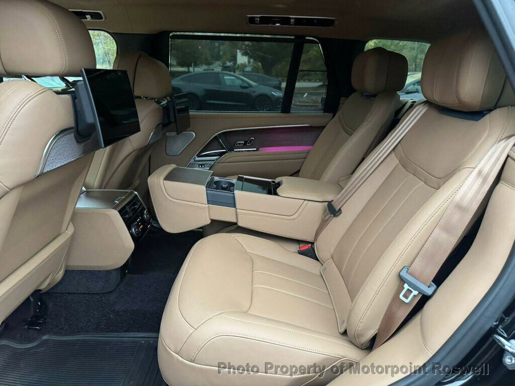 Used 2025 Land Rover Range Rover Long Wheelbase Autobiography image 12