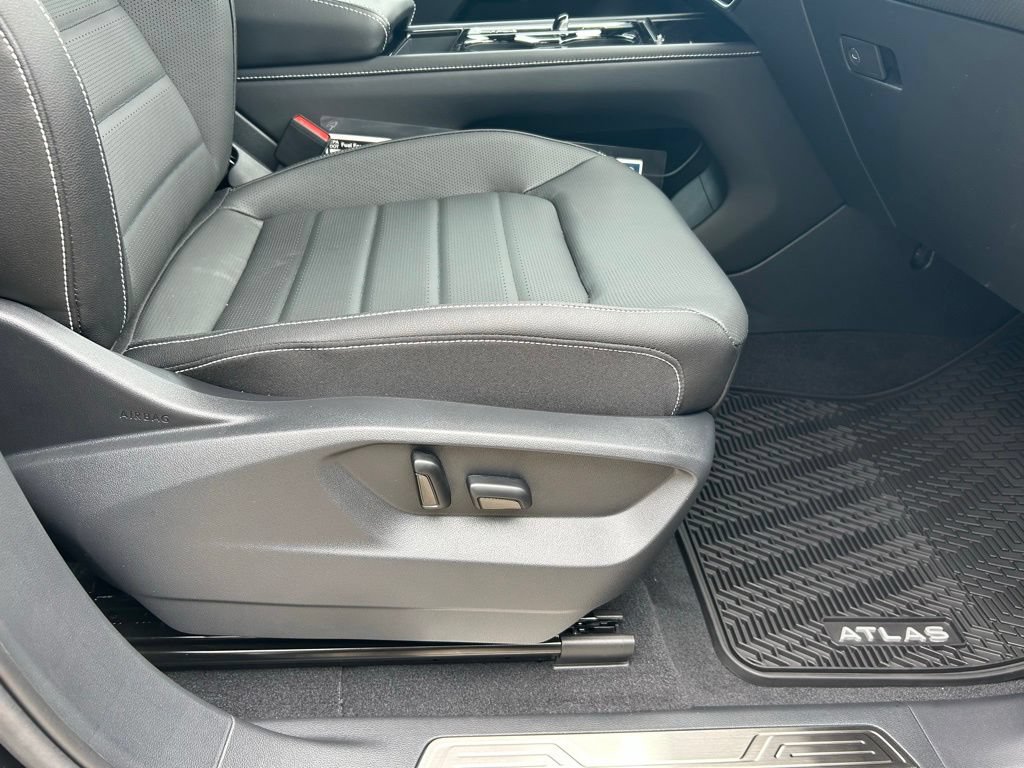 New 2026 Volkswagen Atlas Cross Sport SEL R-Line AWD/4WD image 36