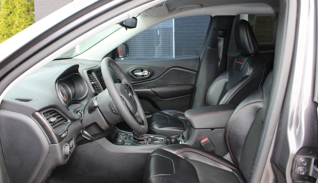 Used 2020 Jeep Cherokee Trailhawk w/ Trailer Tow Group image 27