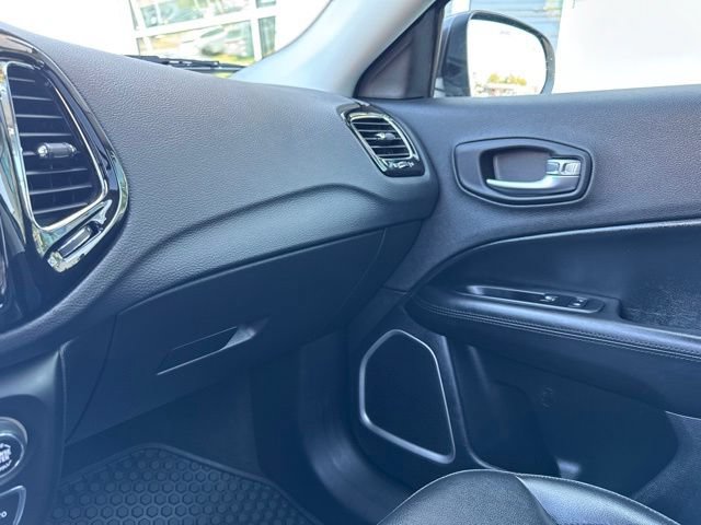 Used 2018 Jeep Compass Latitude w/ Popular Equipment Group AWD/4WD image 16