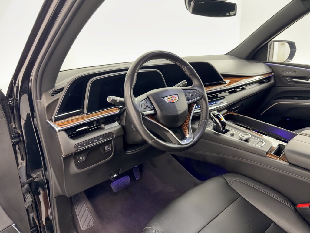 Used 2022 Cadillac Escalade Luxury AWD/4WD image 4