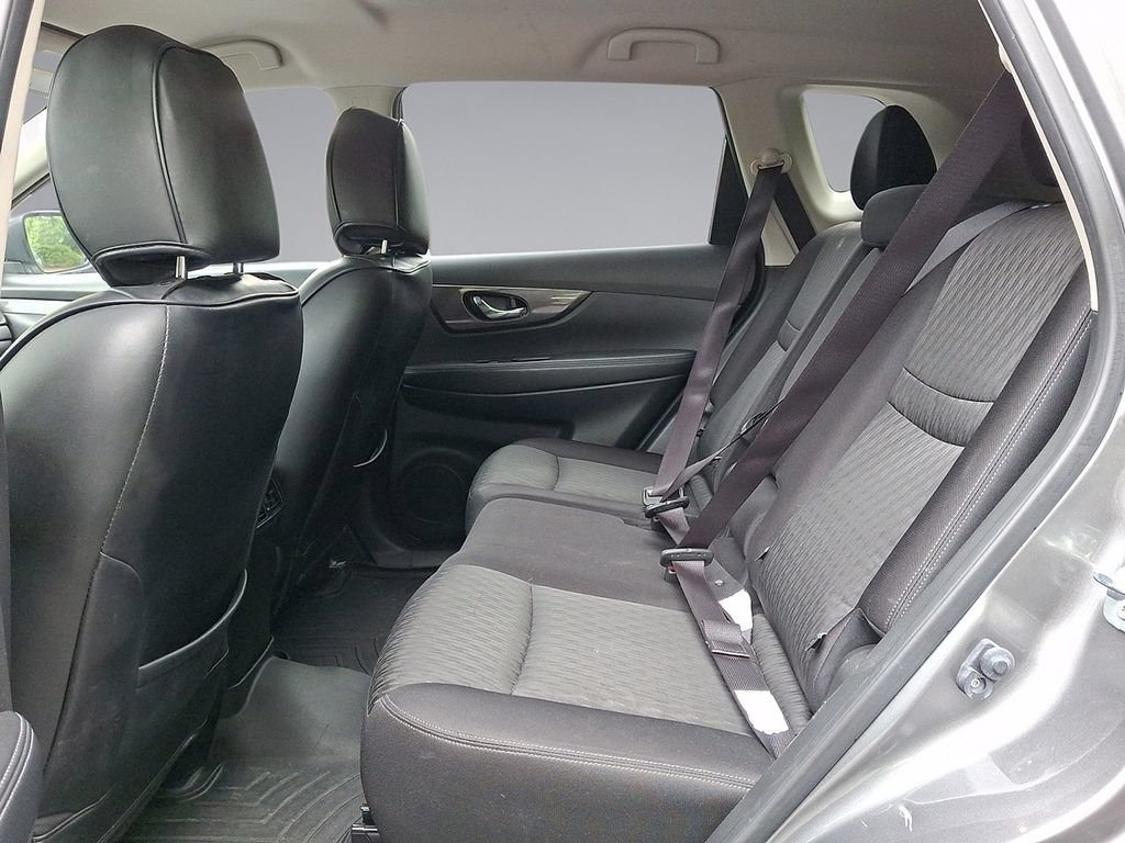 Used 2019 Nissan Rogue SV w/ Premium Package FWD image 20