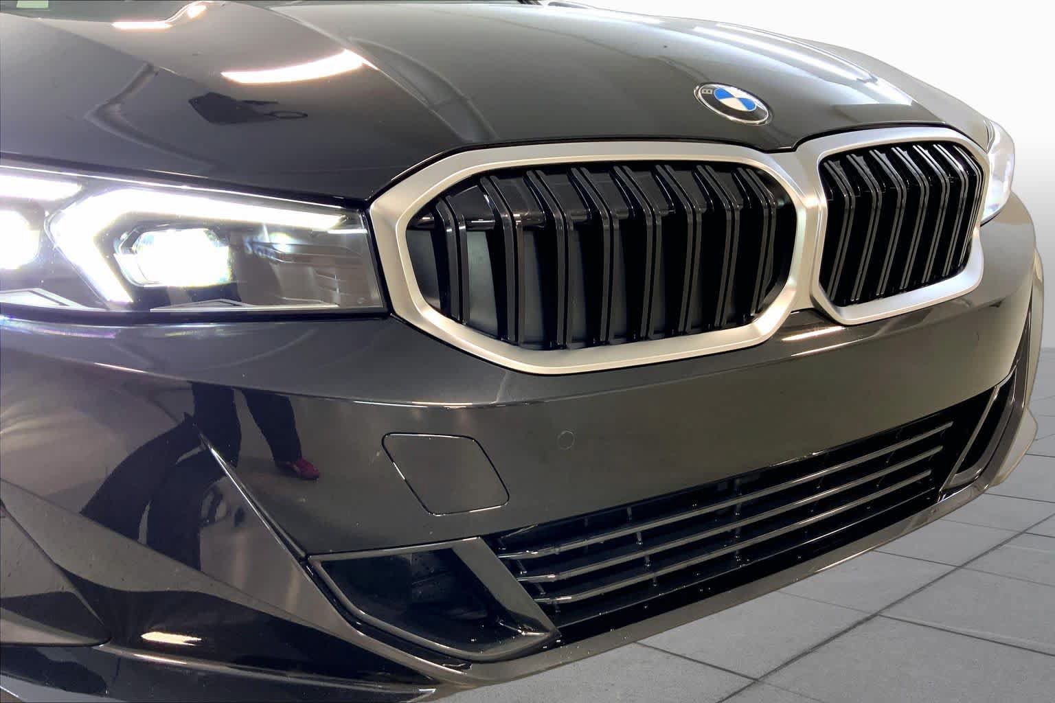 Used 2024 BMW 330i xDrive Sedan w/ Premium Package AWD/4WD image 32