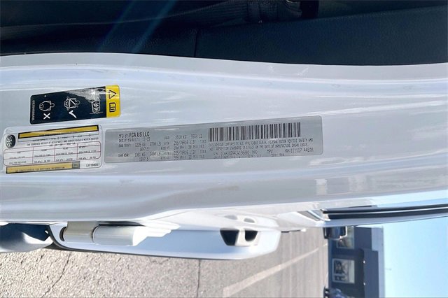 Used 2020 Jeep Wrangler Unlimited Sahara image 30