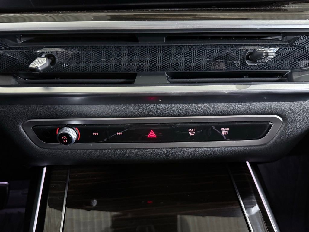 Used 2023 BMW X7 xDrive40i w/ M Sport Package image 37