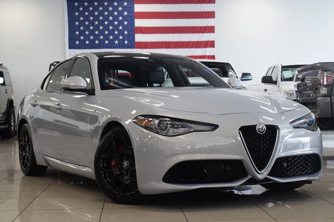 Used 2022 Alfa Romeo Giulia Ti RWD image 1