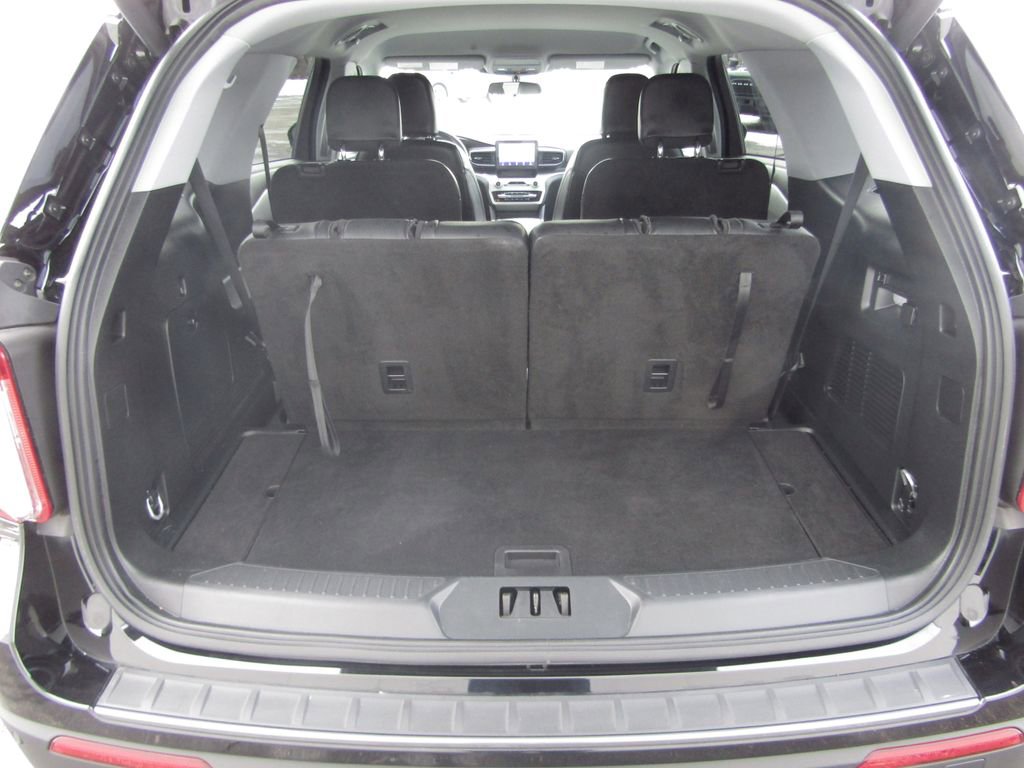 Used 2024 Ford Explorer XLT w/ Equipment Group 202A AWD/4WD image 7