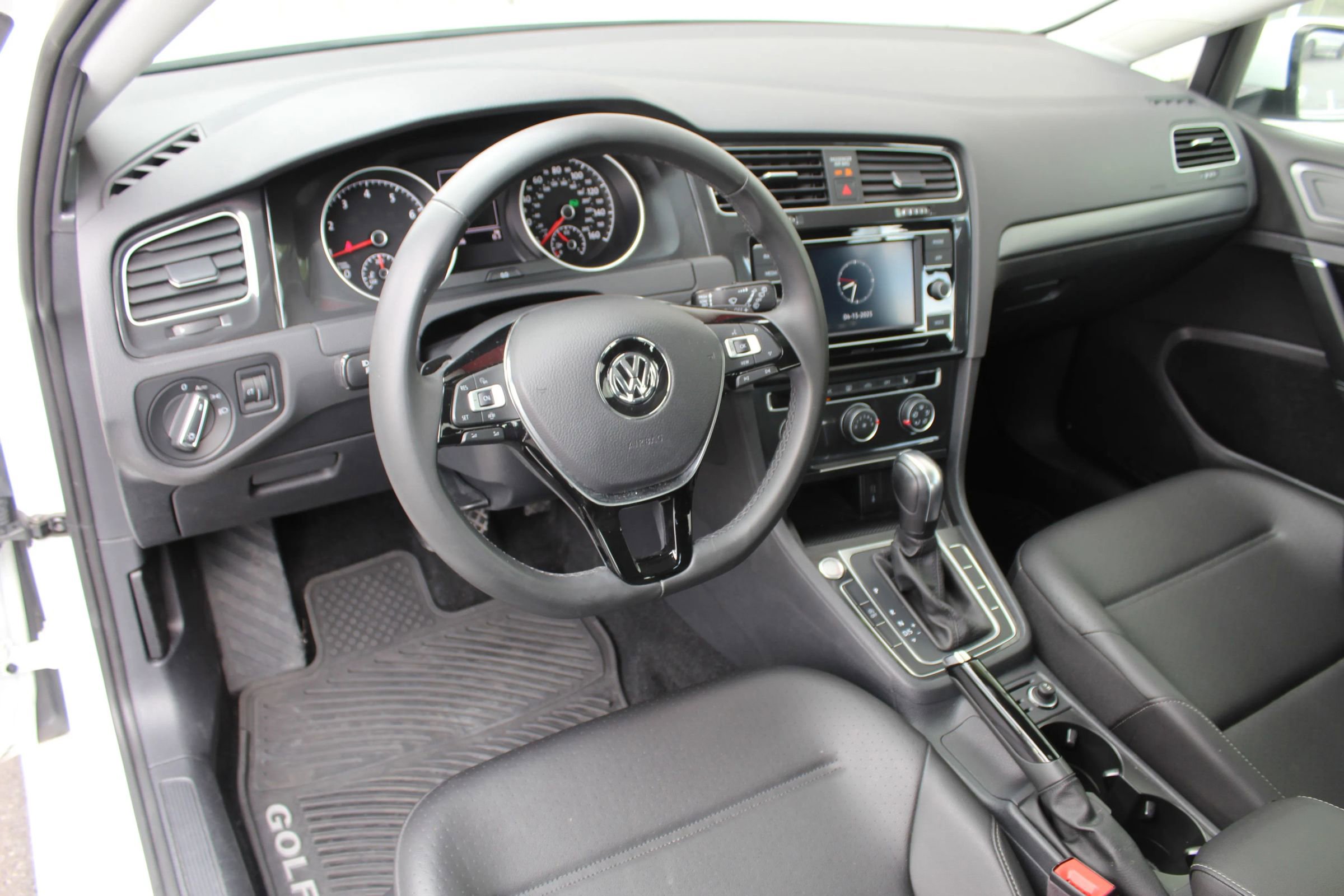 Used 2021 Volkswagen Golf 4-Door image 6