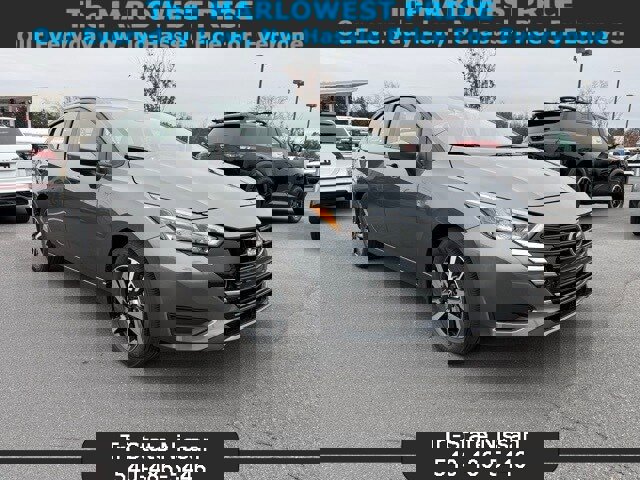 New 2025 Nissan Versa SV w/ Trunk Package