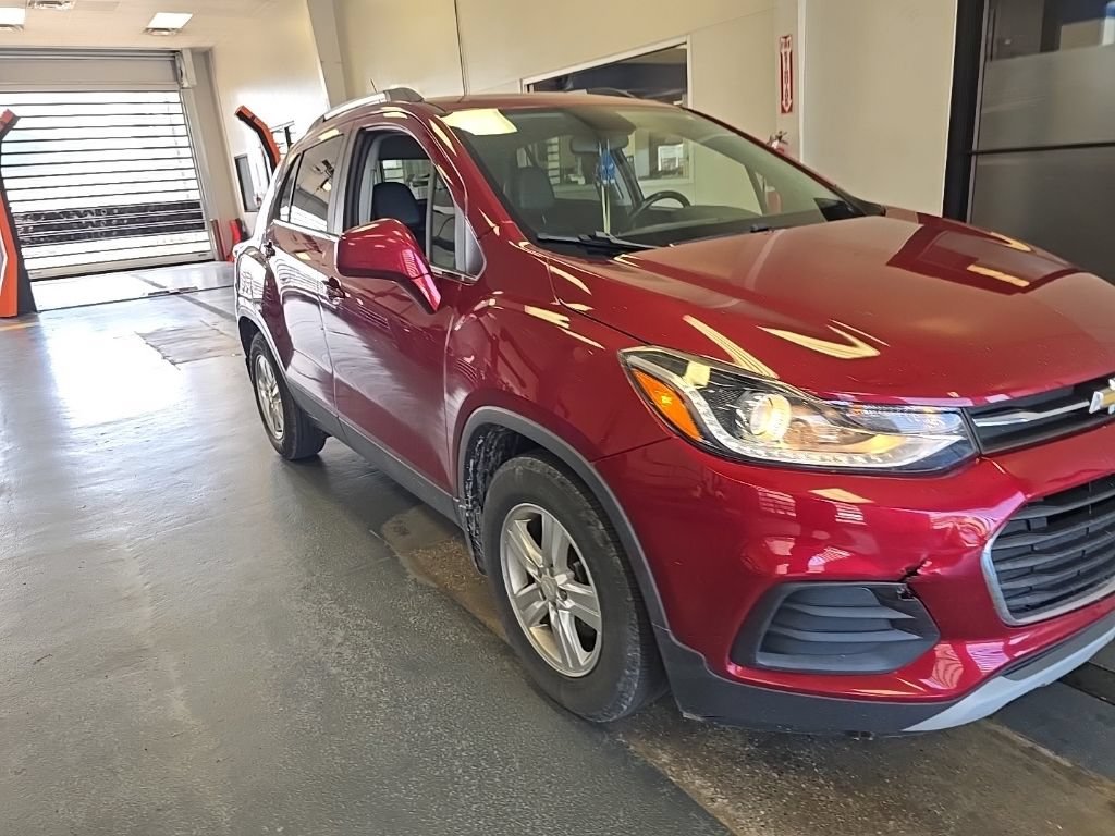 Used 2018 Chevrolet Trax LT w/ LT Convenience Package FWD image 1