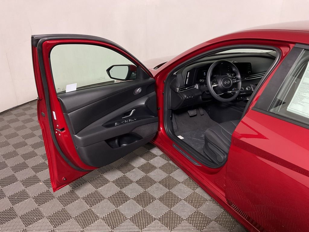 New 2025 Hyundai Elantra SE image 19