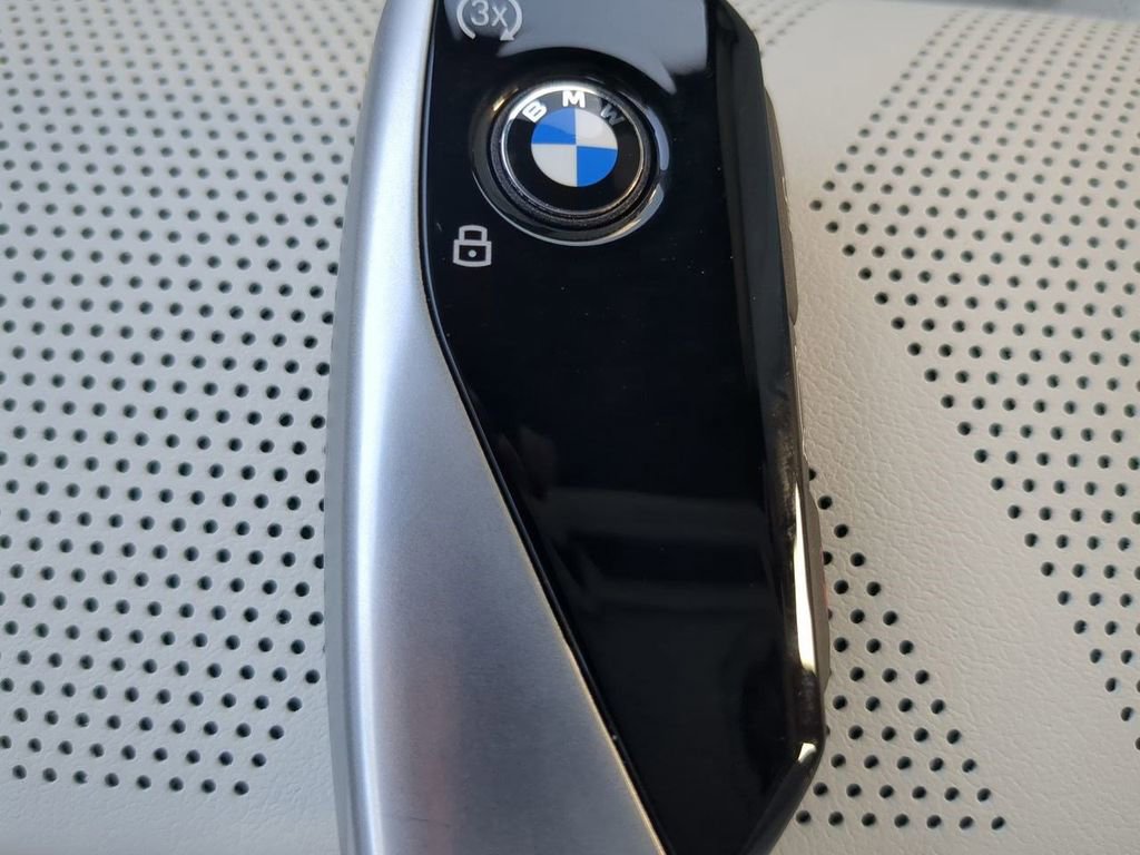 New 2026 BMW 760i xDrive w/ Premium Package image 30
