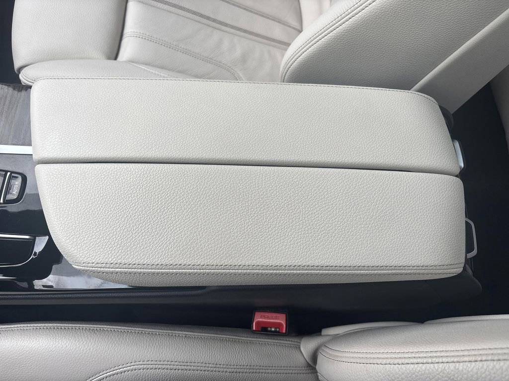 Used 2023 BMW 530i xDrive w/ Premium Package image 21