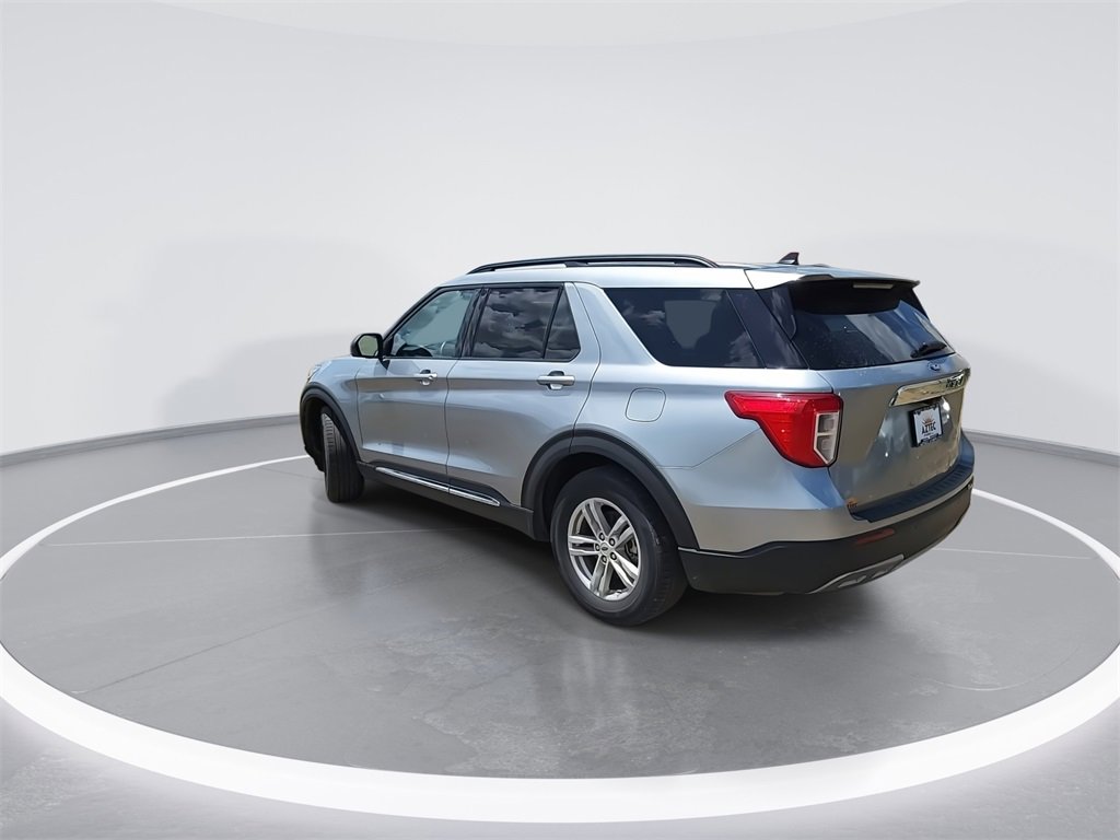 Used 2024 Ford Explorer XLT w/ Equipment Group 202A image 6