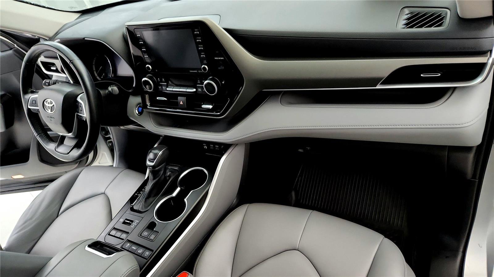 Used 2022 Toyota Highlander XLE image 16