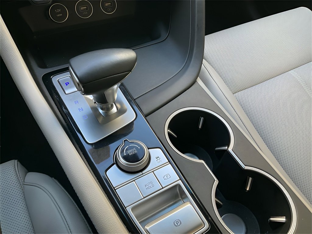 Used 2023 Genesis G70 2.0T image 24