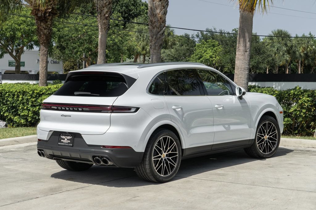 Used 2024 Porsche Cayenne AWD/4WD image 8