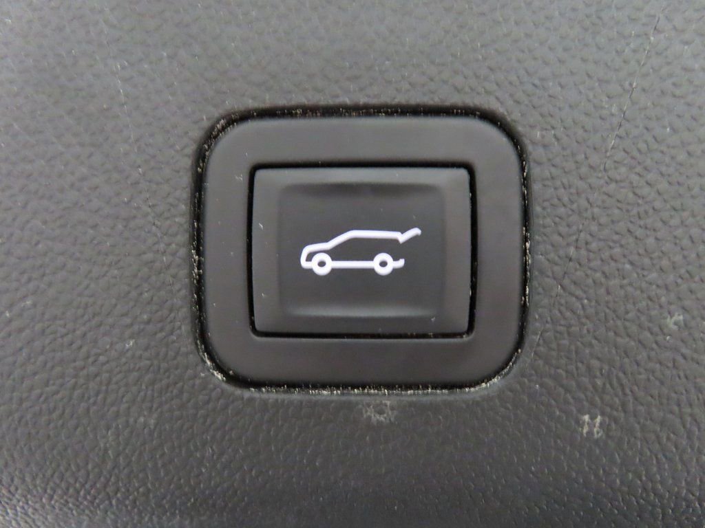 Used 2025 GMC Yukon Elevation w/ LPO, Floor Liner Package image 38