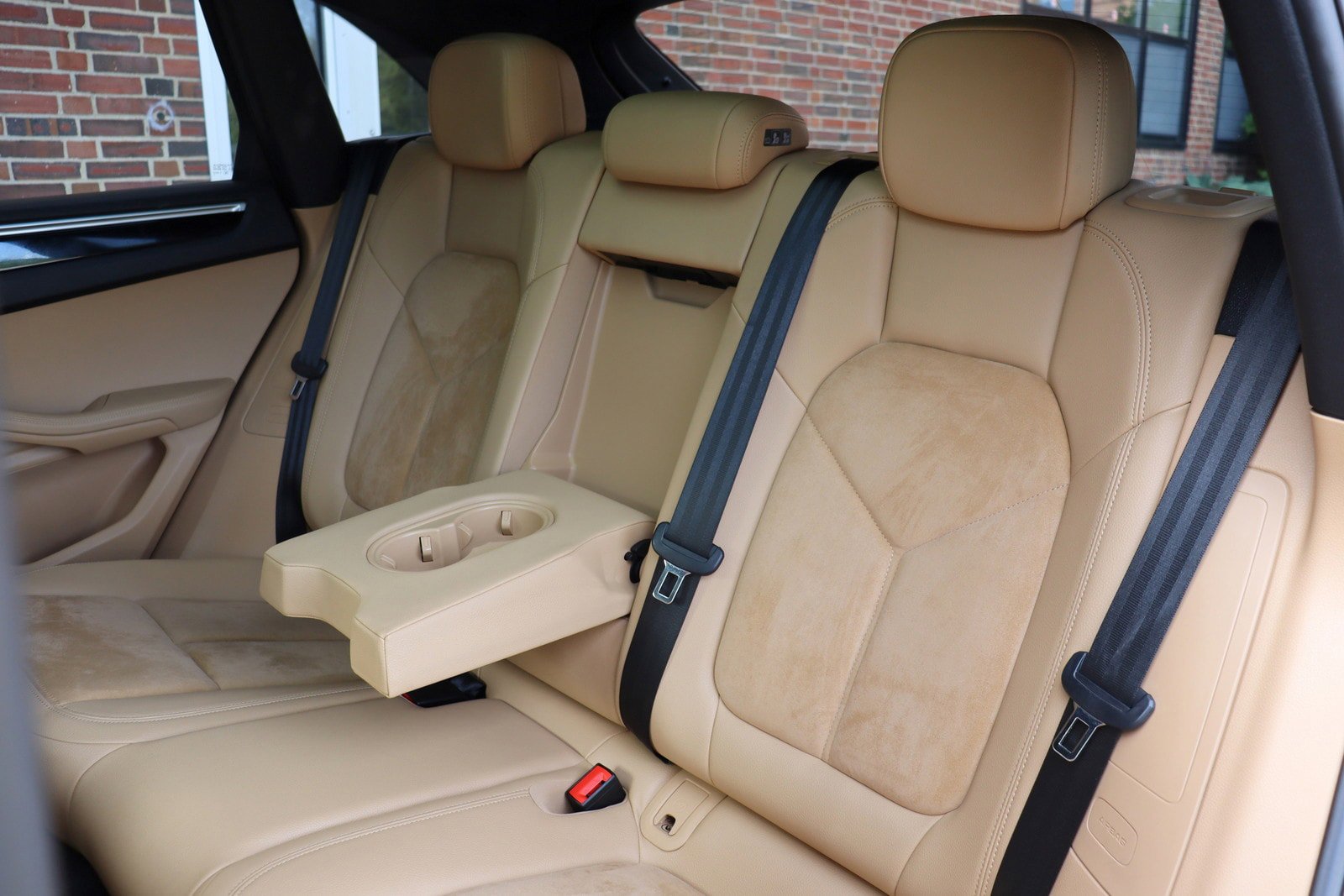 Used 2018 Porsche Macan AWD/4WD image 16