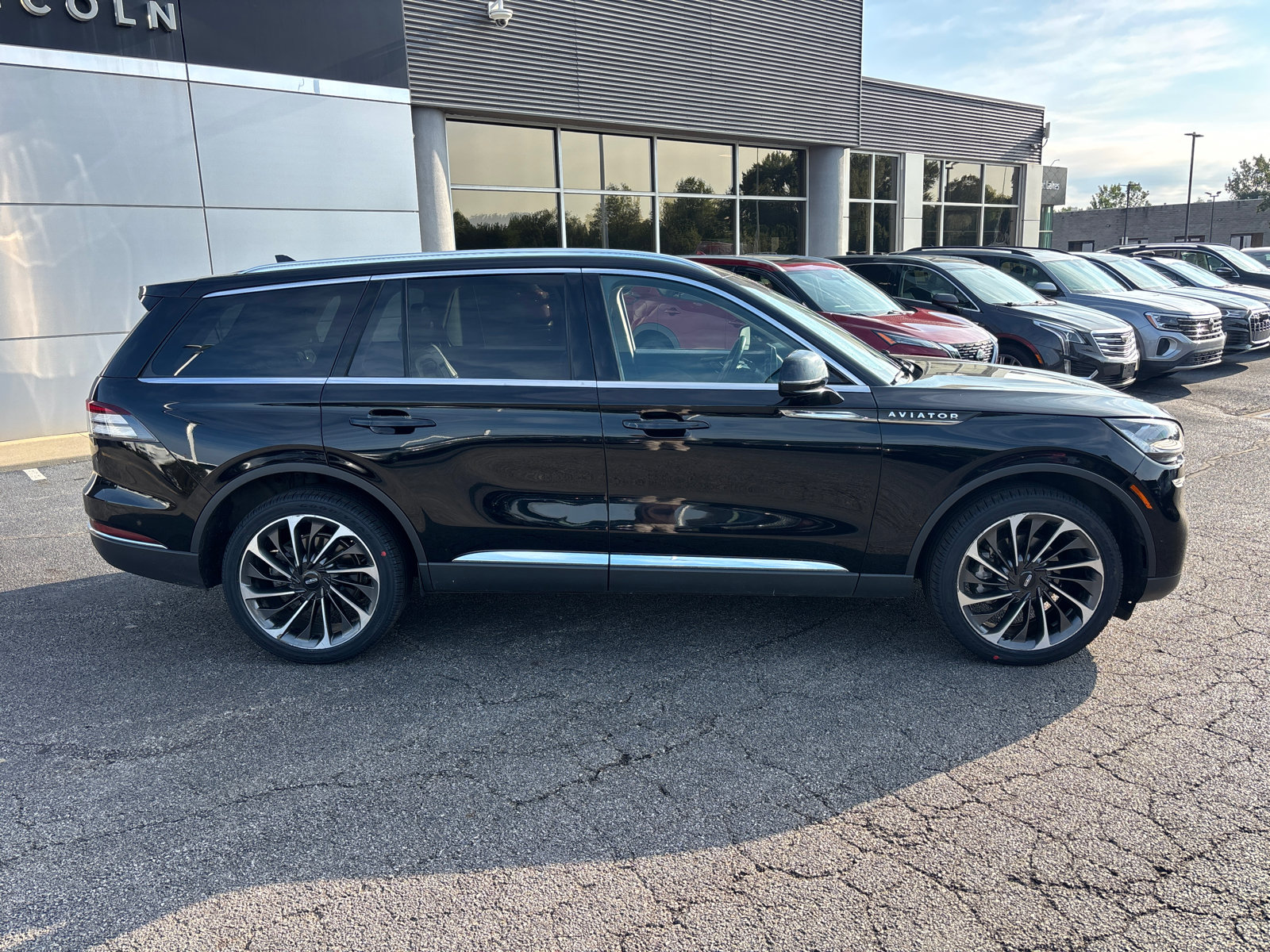 Certified 2024 Lincoln Aviator Reserve w/ Equipment Group 201A AWD/4WD image 8