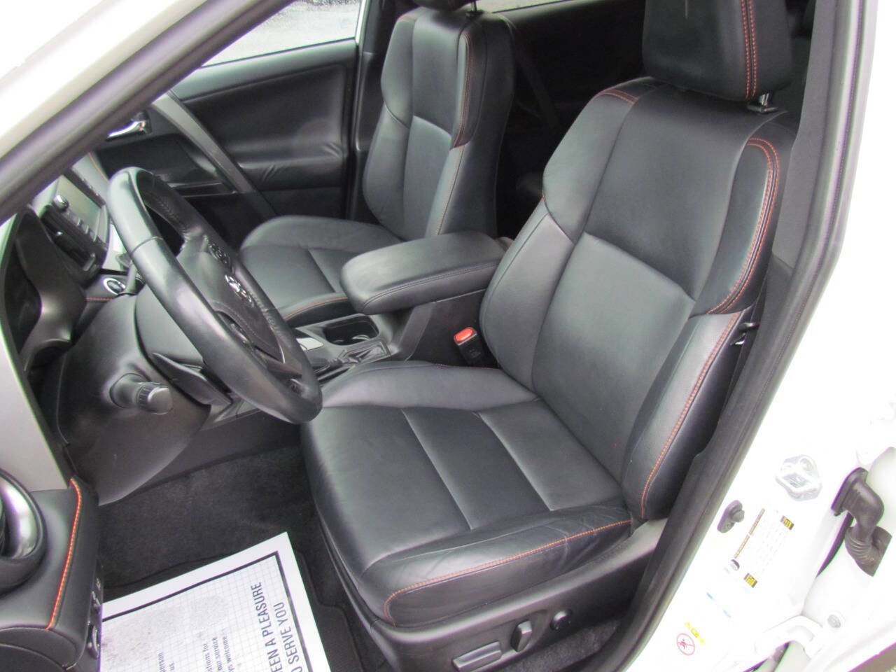 Used 2016 Toyota RAV4 SE image 10