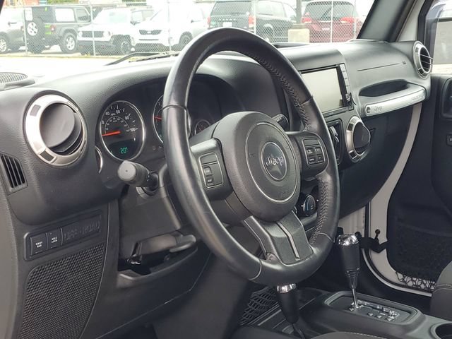 Used 2017 Jeep Wrangler Unlimited Rubicon w/ Cold Weather Group AWD/4WD image 7