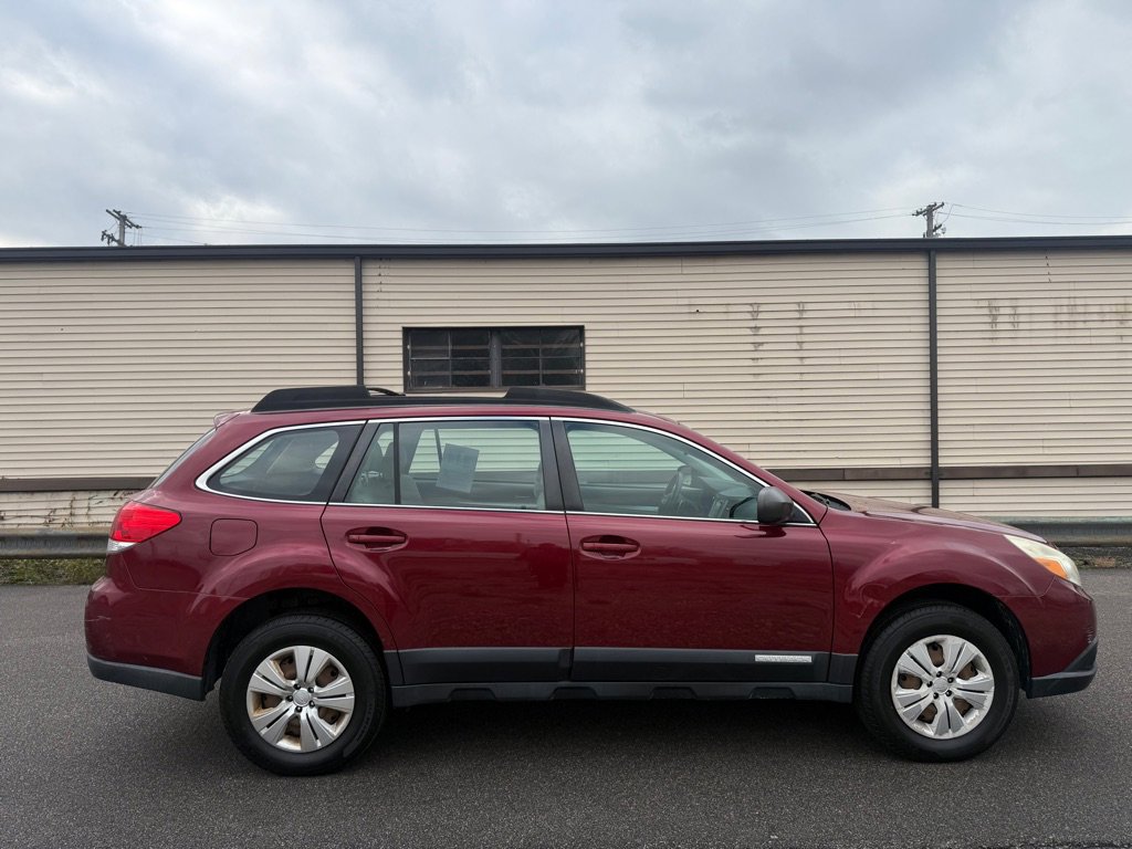 Used 2011 Subaru Outback 2.5i image 2