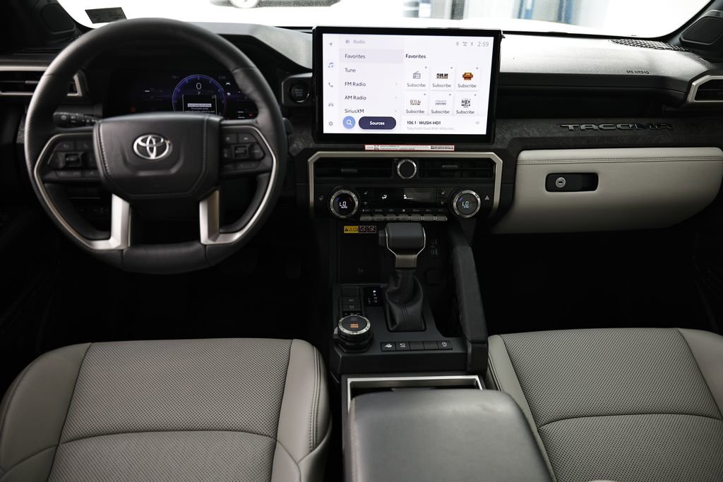 Used 2025 Toyota Tacoma Limited AWD/4WD image 28